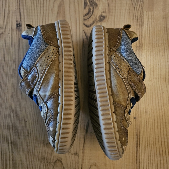 Oshkosh B'gosh Boys Sneakers - Picture 10 of 11